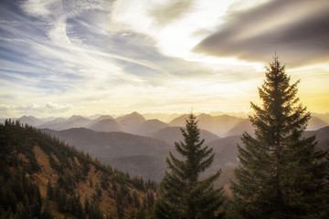 Naklejka na ściany i meble Traumhafter Sonnenuntergang in den Alpen