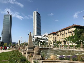 Fototapeta na wymiar Milano, i grattacieli di Citylife