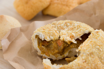 天然酵母のカレーパン