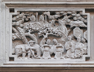 Obraz premium Richly carved stone bas-relief plaque on the doorway of the house in the Grand Canal, ancient town of Yuehe in Jiaxing, Zhejiang Province, China
