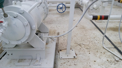 The pump for pumping hot products of oil refining