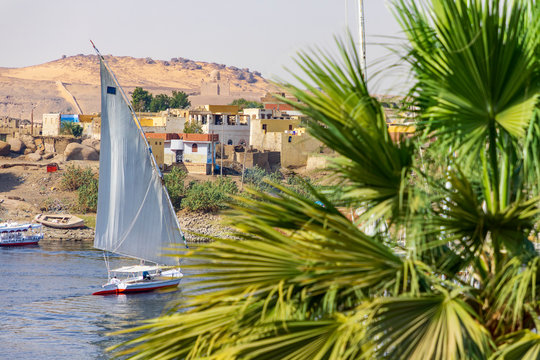 Segelschiff  in Assuan am Nil in &Auml;gypten.