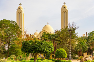 Koptische Erzengel-Michael-Kathedrale an der Uferpromenade Assuan in Ägypten am Nil