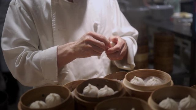 Tokyo 2020: Handmade dumplings at aTokyo market by a master chef !