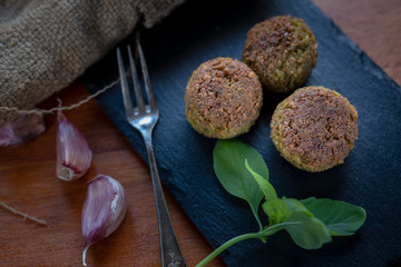 Veggie croquettes with garlic