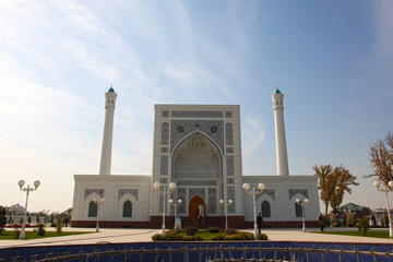 Obraz premium White mosque in Tashkent in Uzbekistan