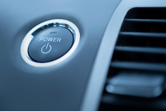 Powerknopf eines modernen Fahrzeugs
