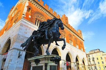 Bronze equestrian statue in Piacenza, Italy - obrazy, fototapety, plakaty