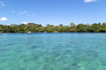 Fototapeta na wymiar Beautiful Laguna Bacalar. view of the horizon, lagoon of the seven colors in Quintana roo Mexico