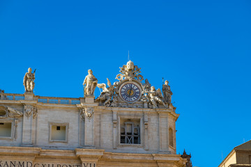 Obraz premium Clock at the Cathedral of St. Peter in the Vatican, fragment