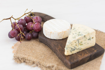 Blue cheese or brie with grapes and nuts