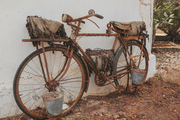 Fototapeta na wymiar old rusty bike in Tanzania on Zanzibar island