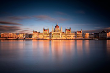 Fototapeta premium The Hungarian Parliament in sunset