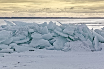 Fototapeta na wymiar Ice hummocks on the shore of the Baltic Sea