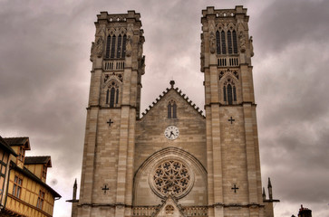 Fototapeta na wymiar Tours d'une Cathédrale.