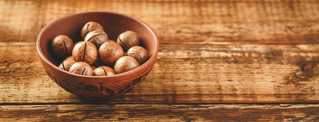 Obraz na płótnie Canvas Macadamia nuts on wooden table