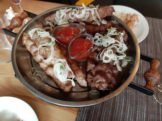 Photo lula kebab, meat food on the table