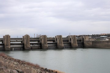 BARRAGE HYDROELECTRIQUE SUR LE RHONE - VILLE DE PIERRE BENITE - RHONE