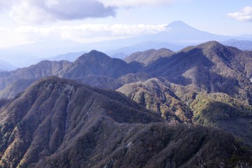Obraz na płótnie Canvas 秋の丹沢山地と富士山