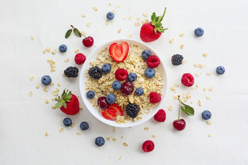 Oatmeal porridge with berries