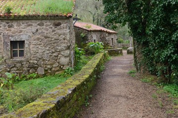 Fototapeta na wymiar scenic path near the stone houses in the village