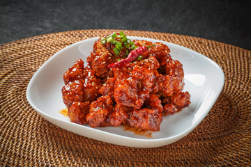 ヤンニョムチキン Korean spicy chicken  (Yangnyeom Chicken)