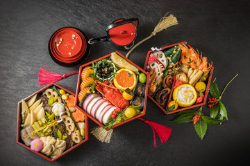 代表的な日本料理　折詰　Japanese food set(osechi)