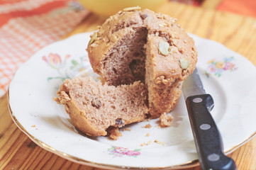 Whole-grain cinnamon and apple muffins with seeds