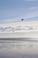 Fototapeta na wymiar paragliding on beach