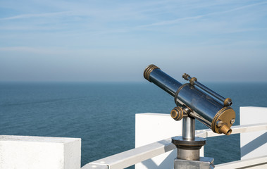 An public binoculars