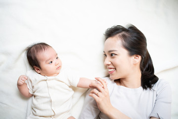 赤ちゃんと母親
