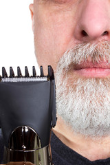 Man holding a razor