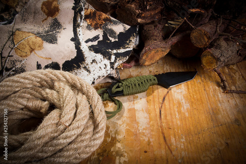 Accessories for a campaign and a halt