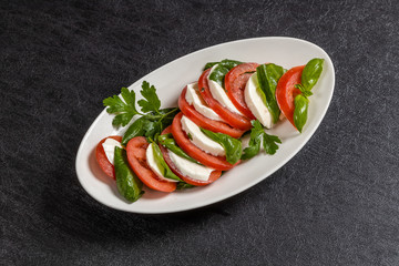 イタリアンサラダ カプレーゼ　Caprese((Cheese and tomato)