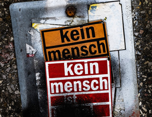 Kein Mensch Aufkleber