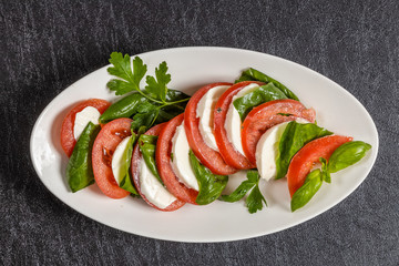 イタリアンサラダ カプレーゼ　Caprese((Cheese and tomato)
