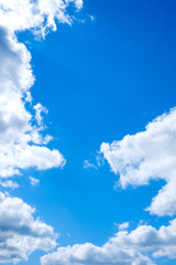 Obraz premium 【写真素材】 青空 空 雲 冬の空 背景 背景素材 1月 コピースペース