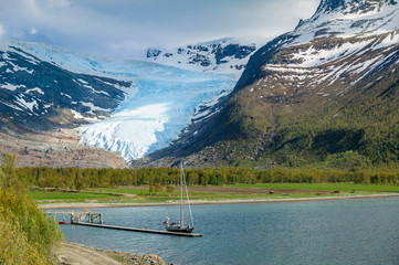 yacht, anchoring in front of Svartisen glacier, northern Norway, Scandinaviea © Uwe