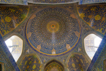 Fototapeta na wymiar Shah Mosque at Naqsh-e Jahan Square in Isfahan, Iran, taken in Januray 2019 taken in hdr