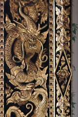 Dans le temple Wat Intharavihan (Bangkok - Thaïlande)