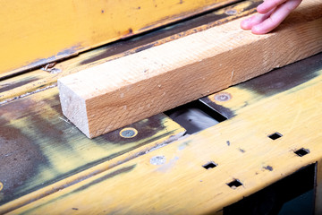 the wooden bar is treated on an electric jointer, hands are not protected