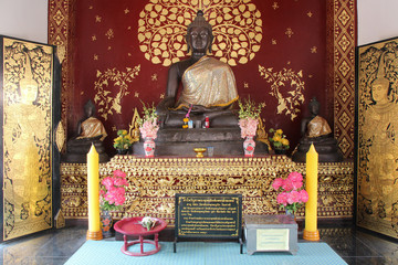 Dans le temple Wat Phra That Lampang Luang (Lampang - Thaïlande)