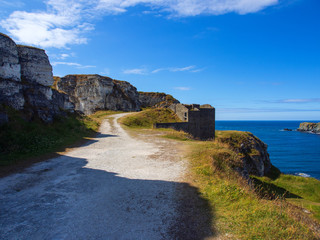 Weg am Causeway Coastal Road in Nordirland