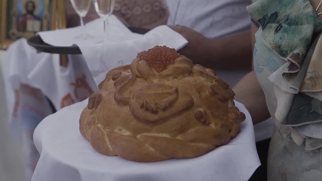 Fresh bread with salt inside holds a woman.