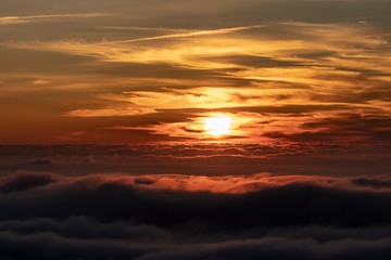 Fototapeta na wymiar 月山八合目駐車場から見る雲海　夕焼け