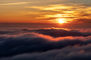 Fototapeta na wymiar 月山八合目駐車場から見る雲海　夕焼け