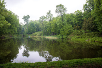 Fototapeta na wymiar Lake in the spring park