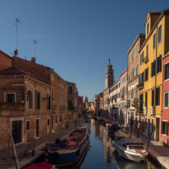 Kanal von Murano im Sonnenschein