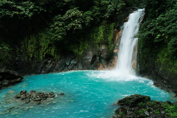 Fototapeta na wymiar Costa Rica rio celeste vulcano tenorio national park waterfall