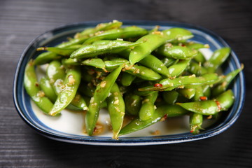Green soybeans with garlic sauce